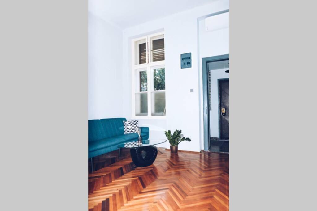 ☆Modern High Ceiling Apartment - Heart Of The City Oradea Luaran gambar